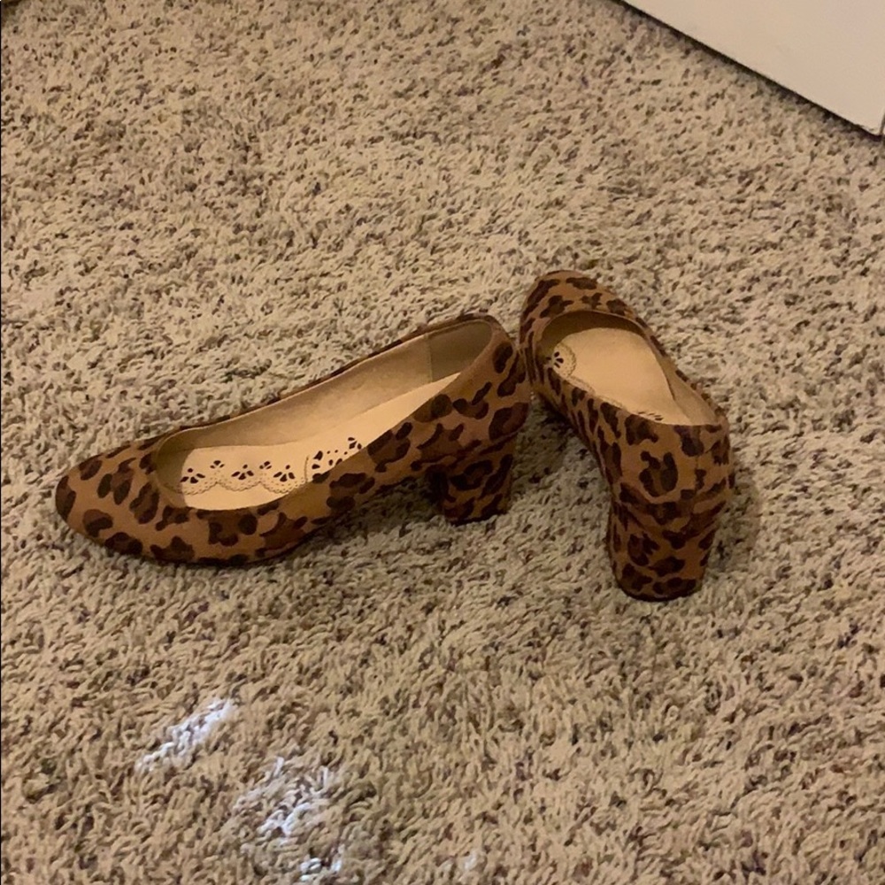 CL laundry leopard print block heels